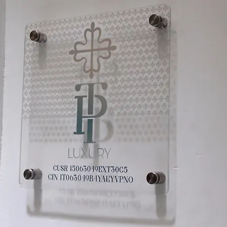 Tp Luxury לינה וארוחת בוקר נאפולי