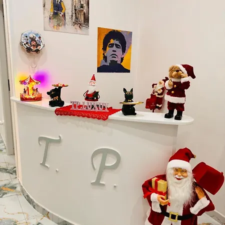 Tp Luxury לינה וארוחת בוקר נאפולי